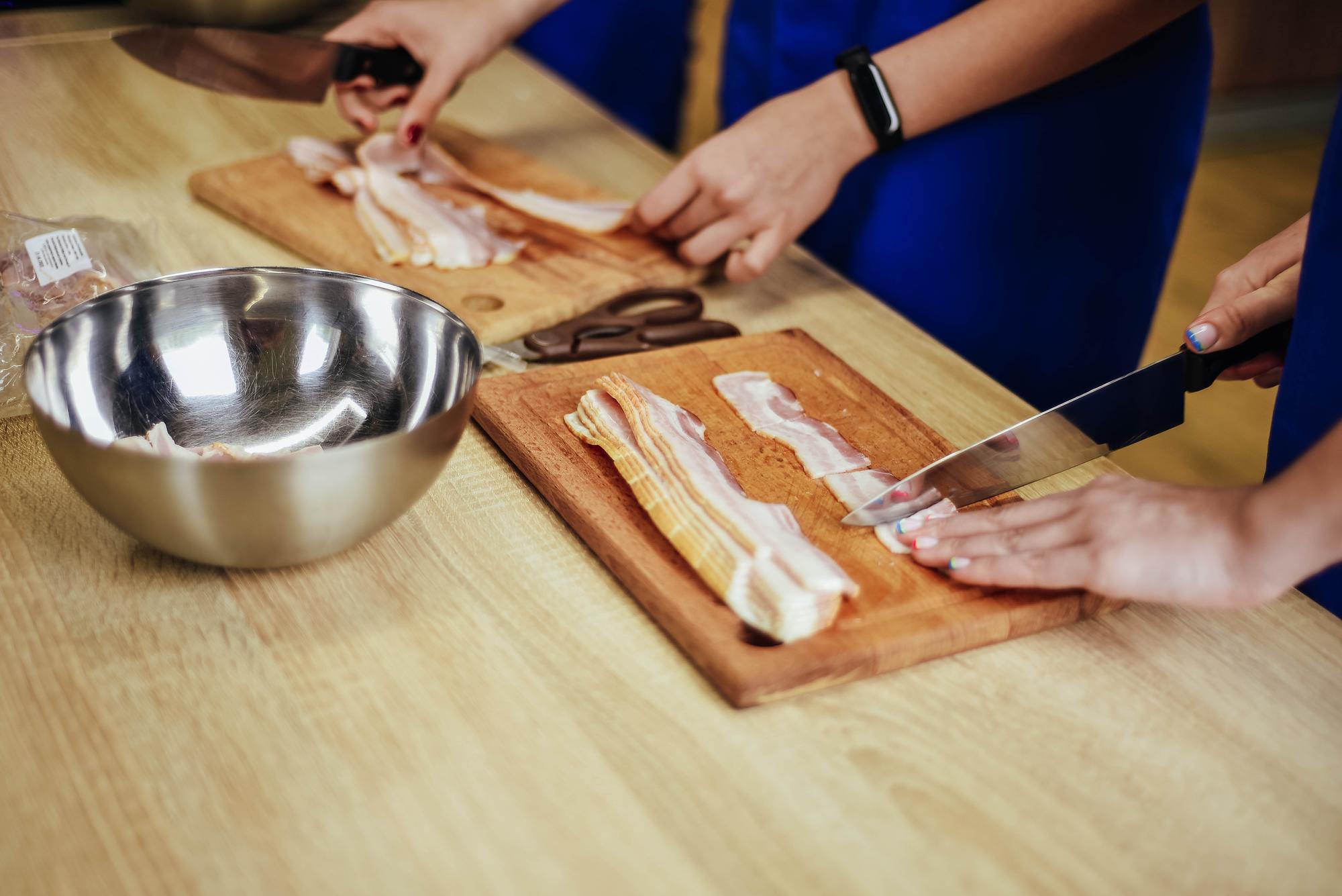 Small group learning knife skills